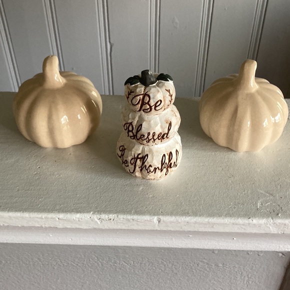 NWT- 2 Cream Crackle & 1 Be Blessed Be Thankful Stacked Pumpkin Decorations Set - Picture 12 of 17